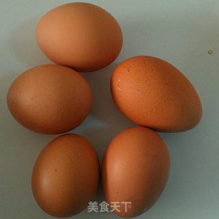 忙里偷闲的礼物—裱花蛋糕之愤怒的小鸟的做法步骤：1