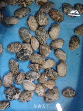 海鲜肉味——蛤蜊蒸蛋的做法步骤：1