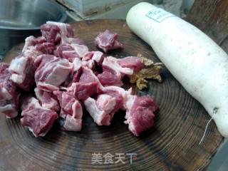 萝卜焖牛腩的做法步骤：1