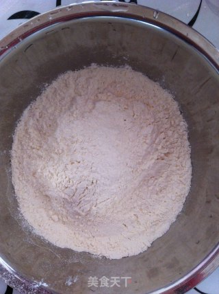 黑芝麻椒盐饼的做法步骤：1