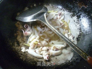 咸菜炒墨鱼的做法步骤：7