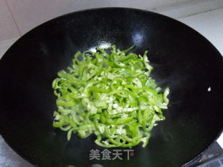 辣椒炒鸡蛋的做法步骤：4
