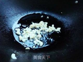 辣酱姜叶蒸鱼的做法步骤：4
