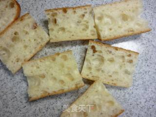 剩面包的美味吃法---鸡蛋牛奶煎法棍的做法步骤：1