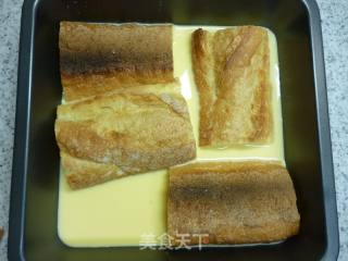 剩面包的美味吃法---鸡蛋牛奶煎法棍的做法步骤：3