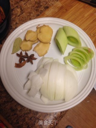 香香入味的卤肉炖蛋的做法步骤：1