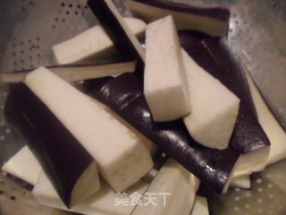 鱼香茄子的做法步骤：1