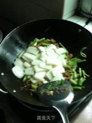 芹菜肉丝炒年糕的做法步骤：4