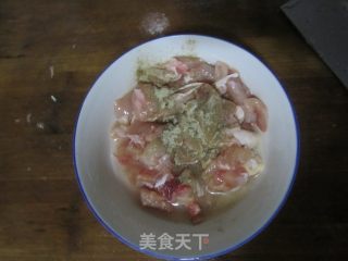 尖椒炒鸡块的做法步骤：3