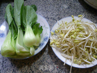 青菜炒黄豆芽的做法步骤：1