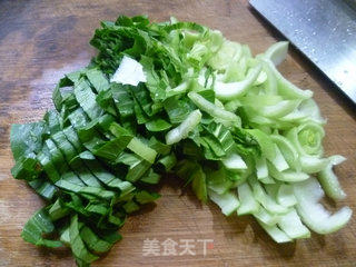 青菜炒黄豆芽的做法步骤：2