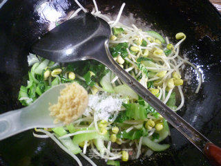 青菜炒黄豆芽的做法步骤：6