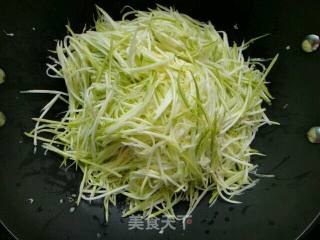 西葫芦鸡蛋水饺的做法步骤：2