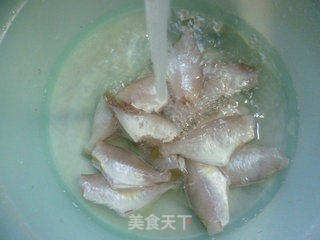 辣味小橡皮鱼的做法步骤：2