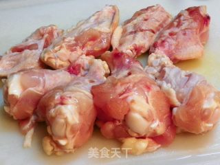 可乐鸡翅的做法步骤：1