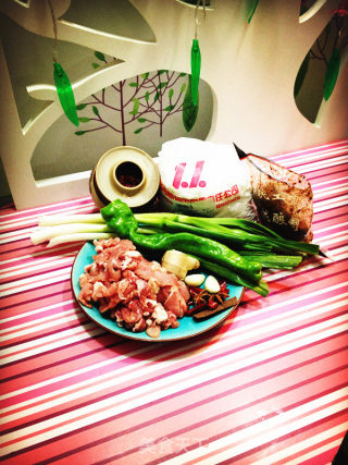 盐煎肉的做法步骤：1