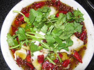 和酒店媲美的沸腾香水鱼的做法步骤：15