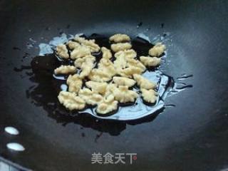 核桃炒丝瓜的做法步骤：4