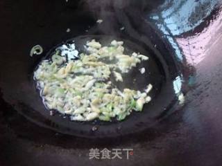 核桃炒丝瓜的做法步骤：5