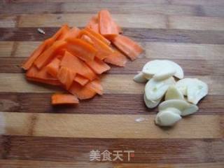 芹香木耳的做法步骤：3