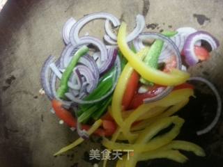 黑椒牛柳炒意粉的做法步骤：3