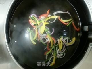 黑椒牛柳炒意粉的做法步骤：6