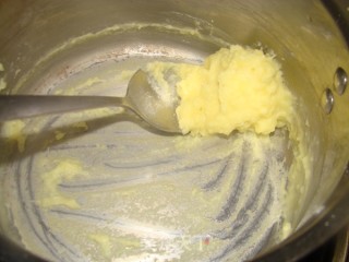 咖啡豆沙卷面包的做法步骤：1