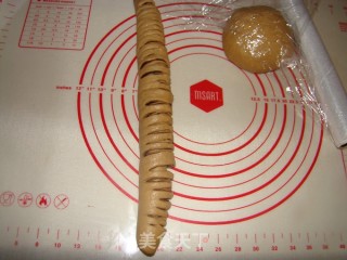 咖啡豆沙卷面包的做法步骤：11