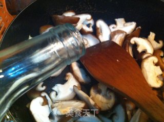 韭黄鲜蘑菇炒肉片的做法步骤：7