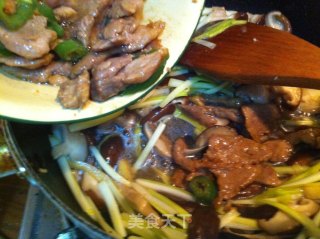 韭黄鲜蘑菇炒肉片的做法步骤：11