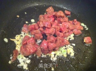 黑椒牛肉粒炒黄瓜丁的做法步骤：5