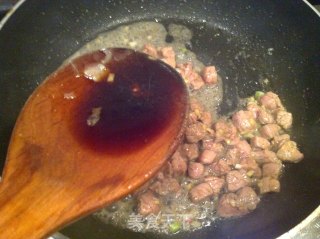 黑椒牛肉粒炒黄瓜丁的做法步骤：7
