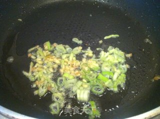 香菇炒鸡蛋的做法步骤：3