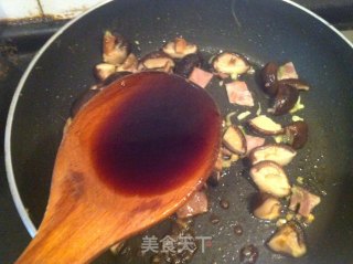 香菇炒鸡蛋的做法步骤：5