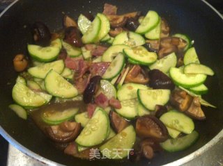 香菇炒鸡蛋的做法步骤：7