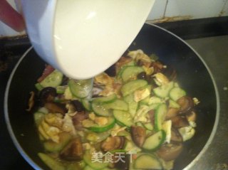 香菇炒鸡蛋的做法步骤：9