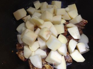 土豆烧肉的做法步骤：5