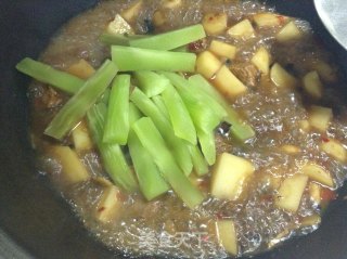 土豆烧肉的做法步骤：10