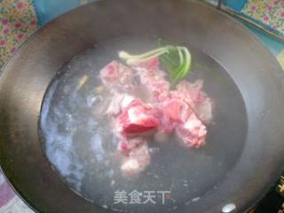 红薯排骨汤的做法步骤：3