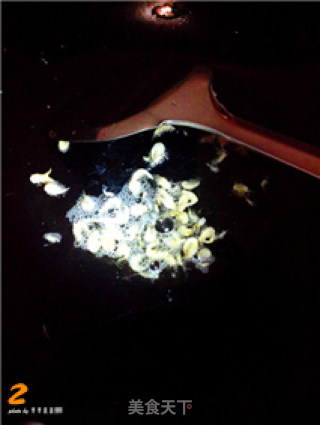 青菜虾皮酥肉汤的做法步骤：2