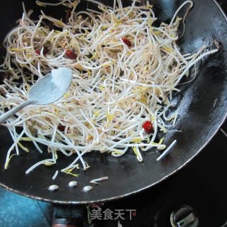 咸辣绿豆芽的做法步骤：4