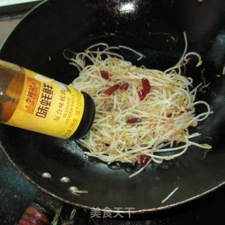 咸辣绿豆芽的做法步骤：6