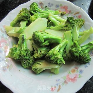 油焖西兰花的做法步骤：4