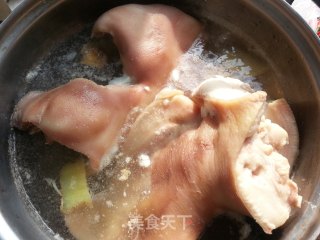 卤猪耳朵的做法步骤：2