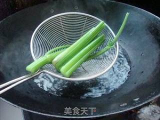 芹菜苹果汁的做法步骤：1