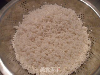 腊味糯米饭的做法步骤：1