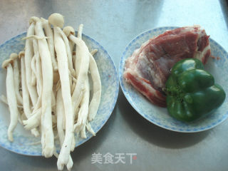 肉炒海鲜菇的做法步骤：1