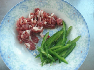 肉炒海鲜菇的做法步骤：2