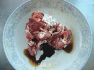 肉炒海鲜菇的做法步骤：3