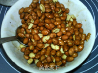 烧烤味炒花生的做法步骤：5